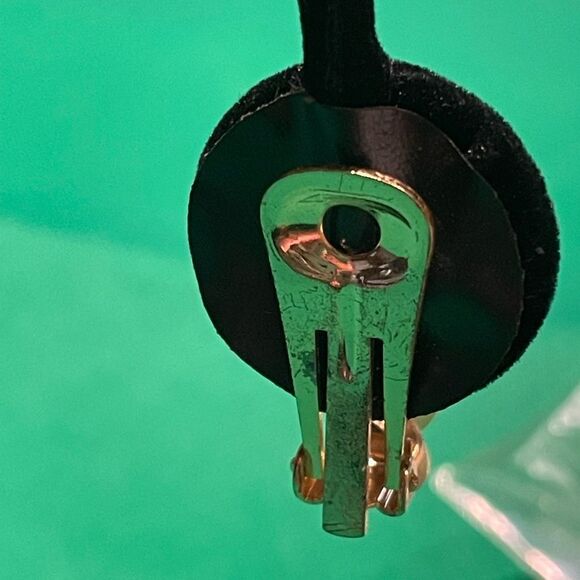 Vintage clip on hoops - Picture 3 of 5